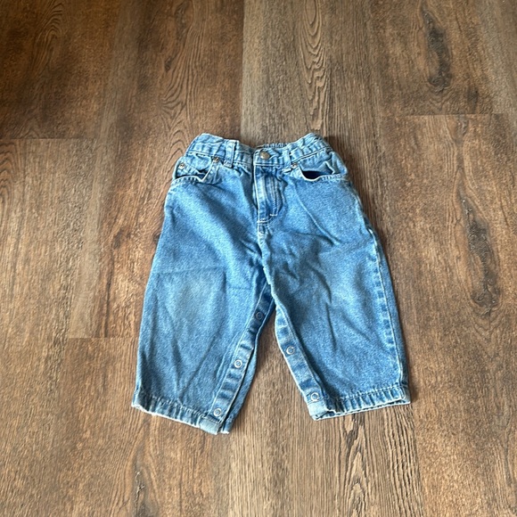 Toddler’s Carters Jeans size 18 months - Picture 2 of 5